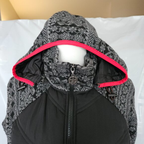 Skyr Nordic Knit Softshell Jacket Black/Grey with Red Trim | Size M | Winter Act - Picture 4 of 9